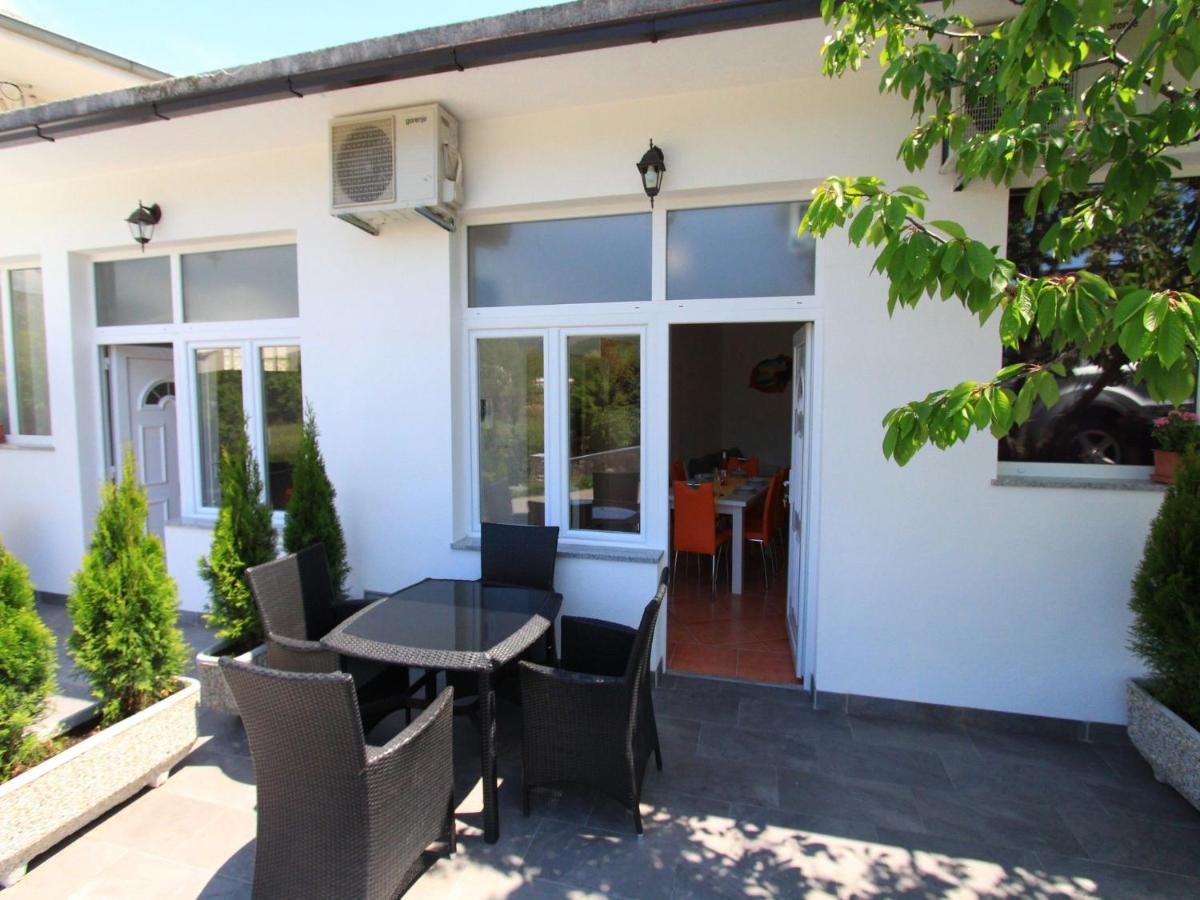 Apartments Nero Novi Vinodolski Esterno foto