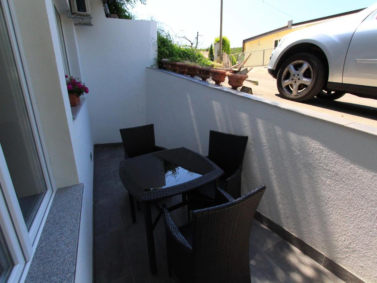 Apartments Nero Novi Vinodolski Esterno foto