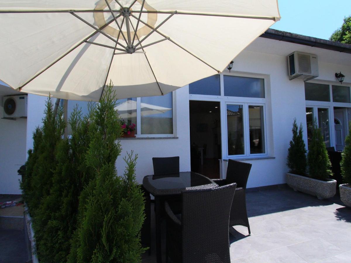 Apartments Nero Novi Vinodolski Esterno foto