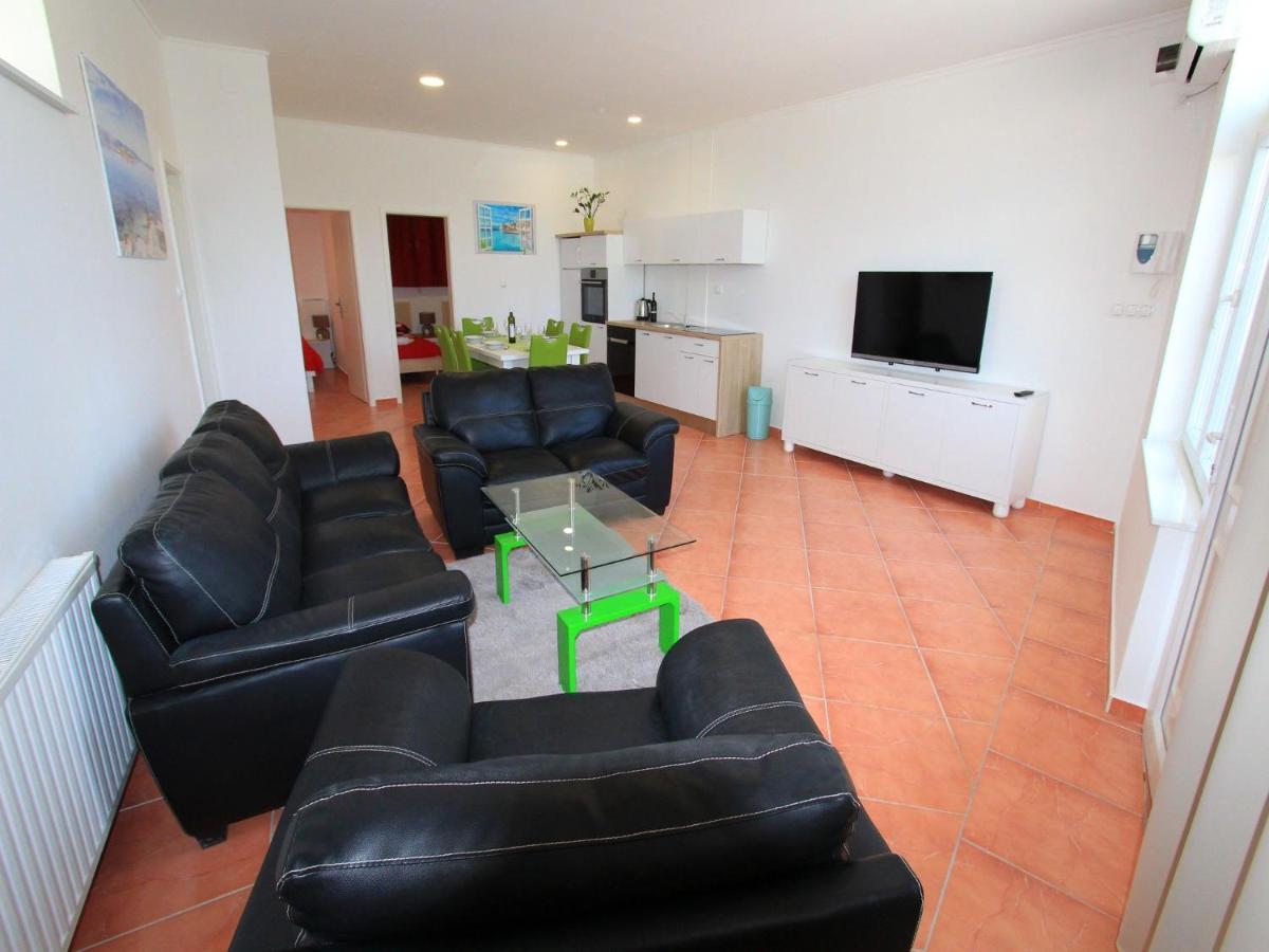 Apartments Nero Novi Vinodolski Esterno foto
